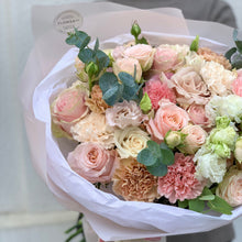 Załaduj obraz do przeglądarki galerii, Bukiet "Ethereal Dew"