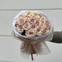 Load image into Gallery viewer, Quicksand Roses