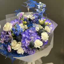 Załaduj obraz do przeglądarki galerii, Bukiet "Blue Serenity"