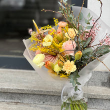 Załaduj obraz do przeglądarki galerii, Bukiet "Mimosa Symphony"