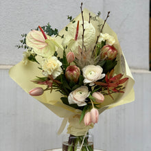 Załaduj obraz do przeglądarki galerii, Bukiet "Ivory"
