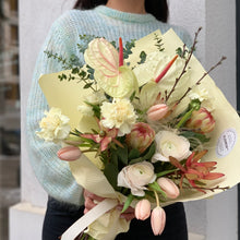 Załaduj obraz do przeglądarki galerii, Bukiet "Ivory"