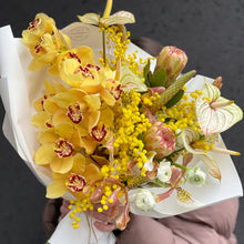 Załaduj obraz do przeglądarki galerii, Bukiet "Sun Kissed"