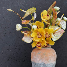 Load image into Gallery viewer, Bukiet "Velvet Orchid"