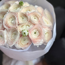 Load image into Gallery viewer, Pink ranunculus bouquet
