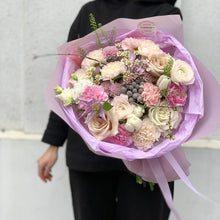 Załaduj obraz do przeglądarki galerii, Bukiet "Secret Romance"