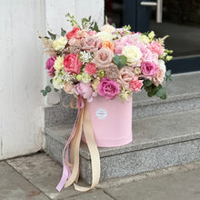 Load image into Gallery viewer, Kwiaty w pudełku "Pink Valentine"