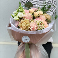 Załaduj obraz do przeglądarki galerii, Bukiet "Blooming Veil"