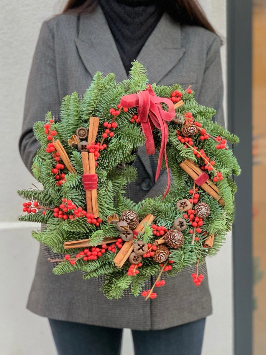 Wianek z jodły Nobilis z naturalnym zdobieniem