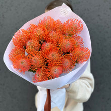 Загрузить изображение в средство просмотра галереи, Bukiet z Leucospermum
