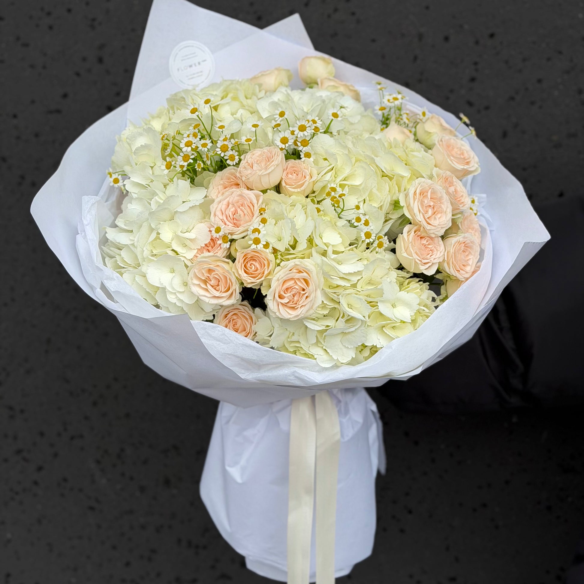 Bukiet "Creamy Symphony" – bukiet kwiatów z dostawą w Warszawie | Flower Bar Warszawa (zdjęcie 2/2)