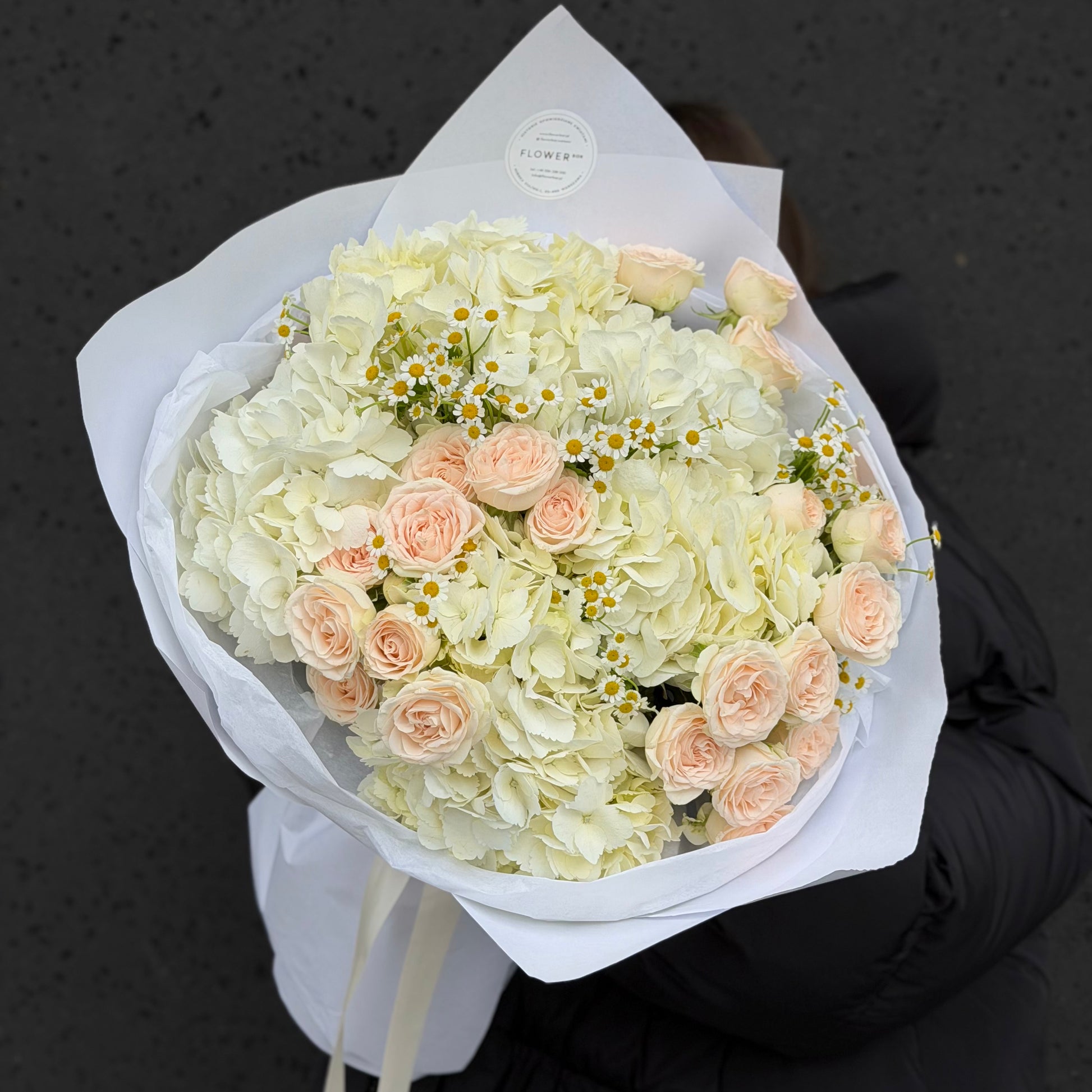 Bukiet "Creamy Symphony" – bukiet kwiatów z dostawą w Warszawie | Flower Bar Warszawa (zdjęcie 1/2)