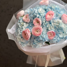 Load image into Gallery viewer, Bukiet "Baby blue Romanse"
