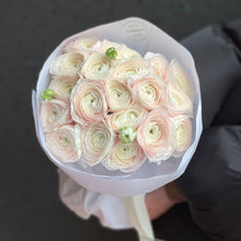 Load image into Gallery viewer, Pink ranunculus bouquet
