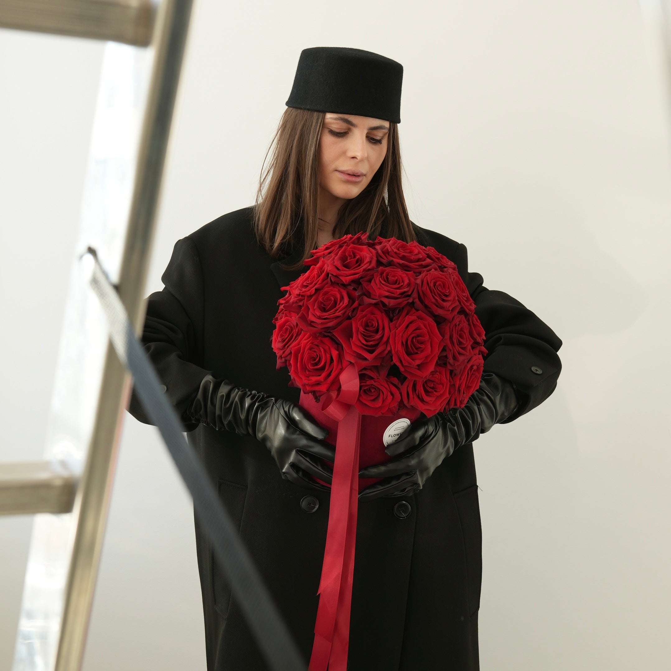 Czerwone róże w pudełku